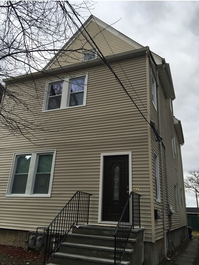 Primary Photo - 228 N High St
