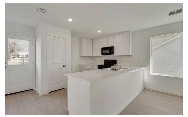Building Photo - 613 Holleman Dr