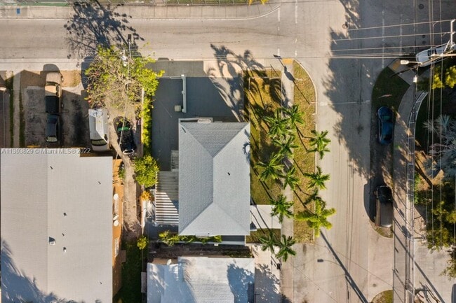 Building Photo - 1801 SW 5th St