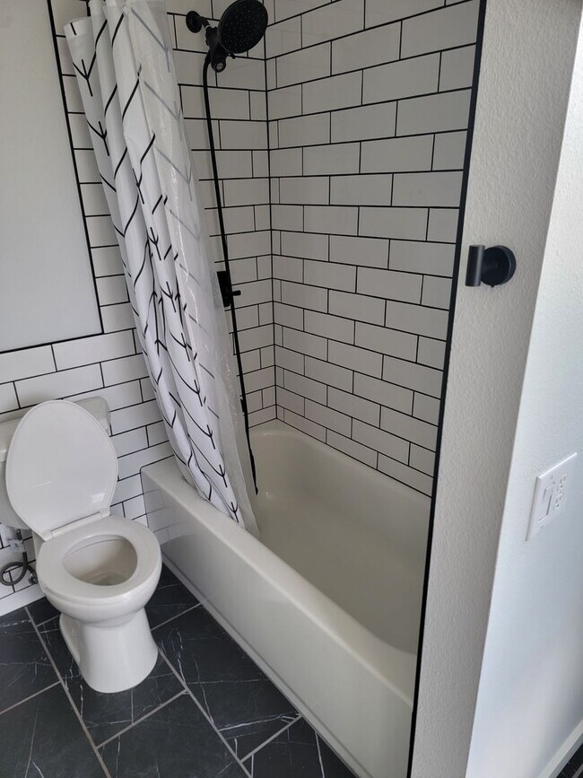 Building Photo - Beautiful 3-Bedroom Home - EV Charger - Pet Friendly