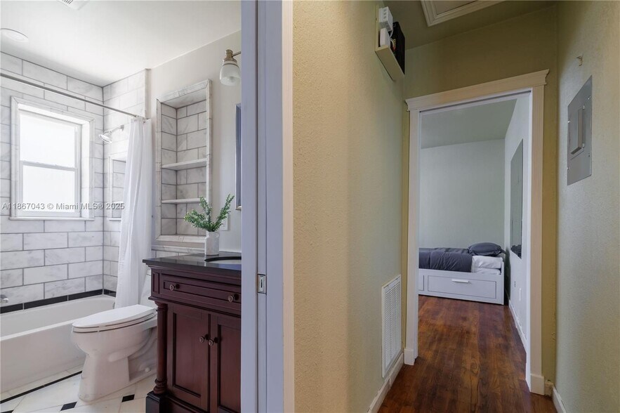 Building Photo - 250 NE 48th St