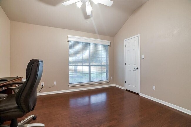 Building Photo - 1203 Calistoga Dr