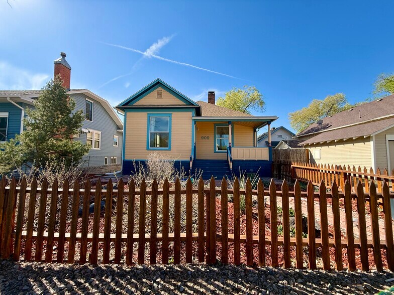 Building Photo - 909 Ouray Ave