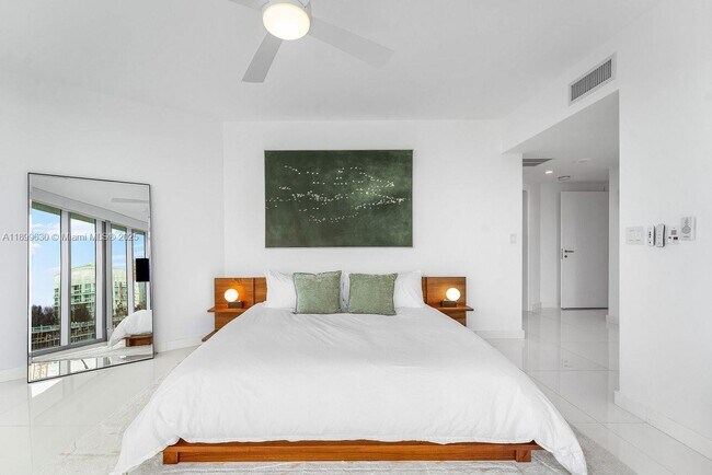 Building Photo - 200 Biscayne Blvd Way