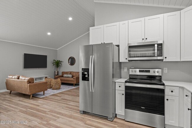 Building Photo - 153 Long Pond Lp