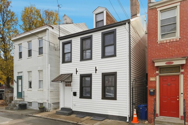 Building Photo - Brand New 3 bed, 2 bath Remodel located in the South Side Flats