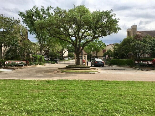Building Photo - 2120 El Paseo St