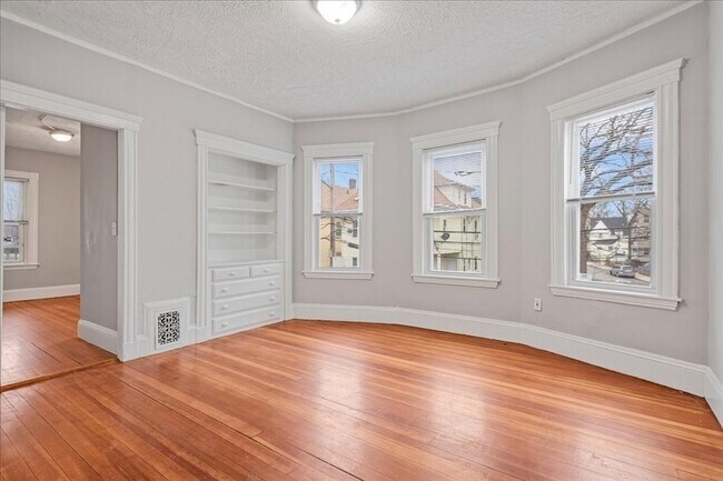 Building Photo - 99 Capen St