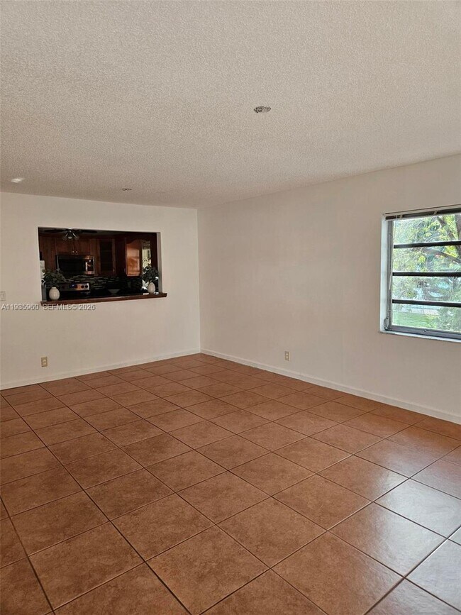 Building Photo - 5140 SW 40th Ave