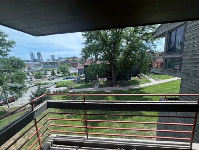 Building Photo - 2Bed DOWNTOWN!!