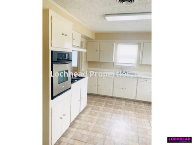 Building Photo - Super Charming Home located in Mesquite!!!...