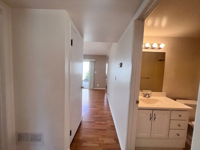 Building Photo - BRIGHT & SPACIOUS 3BD/2BA TOWNHOME IN PLEASANTON CA!!!