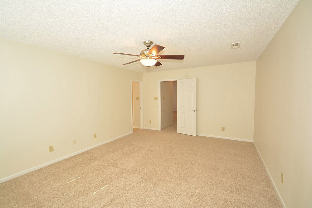 Building Photo - 15459 Border Dr