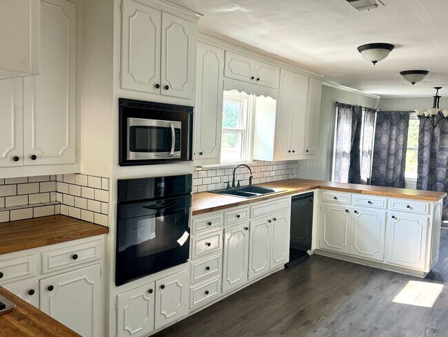 Building Photo - 1307 Aldridge-House-Commerce-"October Move...
