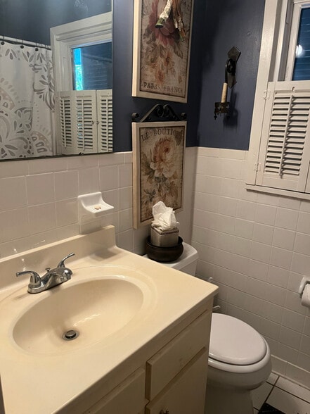 Building Photo - 315 Bomar Pl