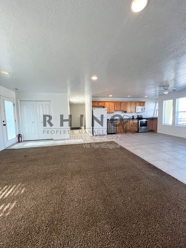 Building Photo - 1285 W 500 N