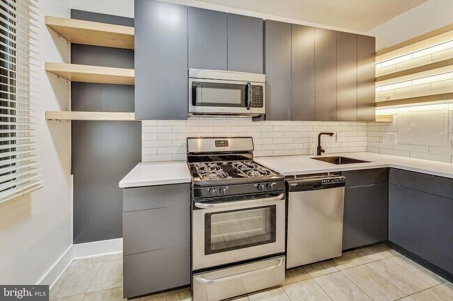 Building Photo - 1010 25th St NW