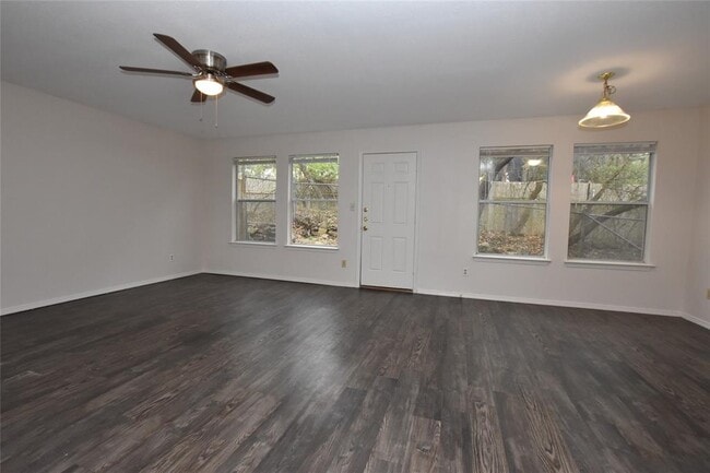Building Photo - 921 Sagewood Trail