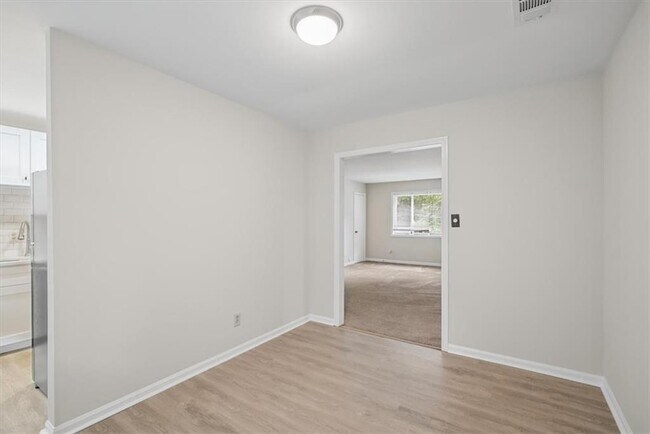 Building Photo - 2430 Coosawattee Dr NE