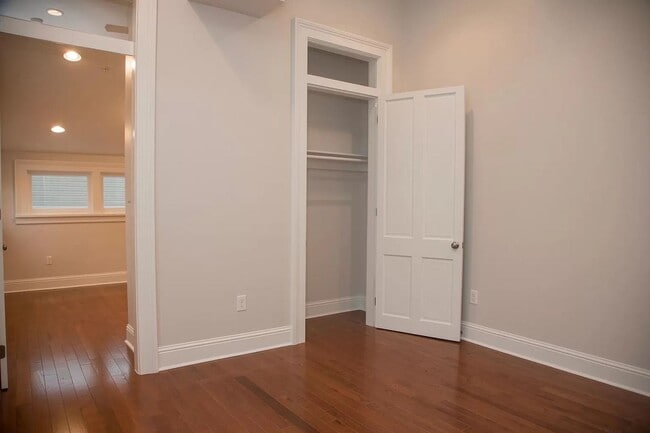 Building Photo - 3200 Banks St