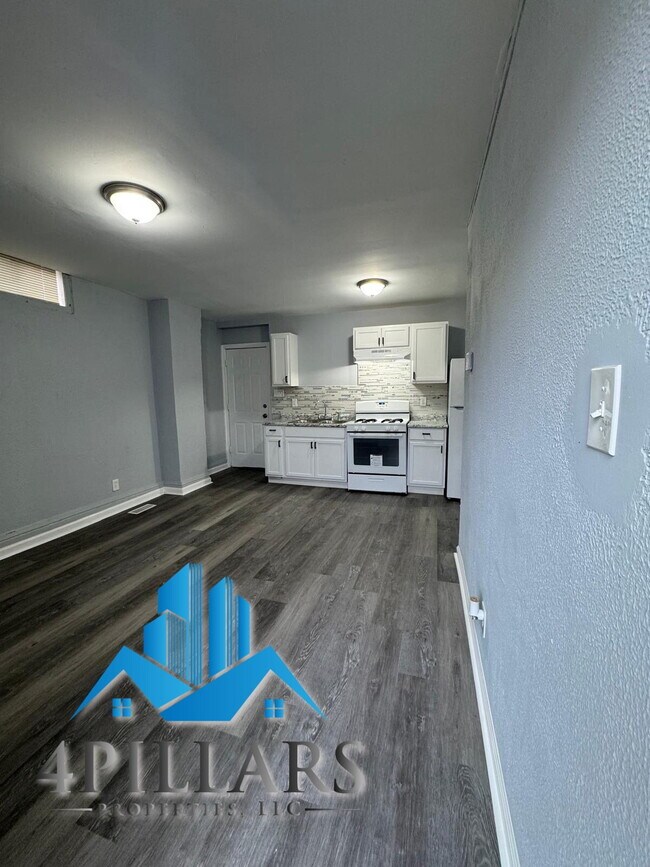 Building Photo - 3904 Deodar St