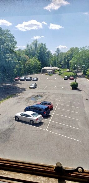 PPrivate off-street parking - 328 High St