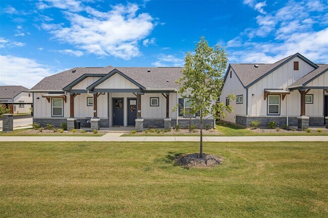 Building Photo - 7155 Black Beaver Cir