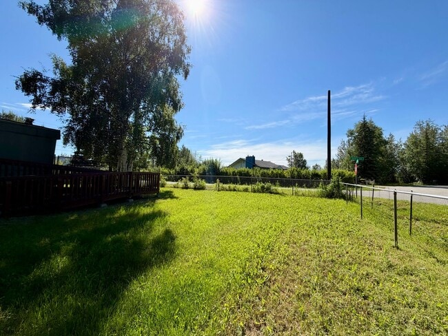 Building Photo - Cozy 3BR Home with Fenced Yard – Available Now!