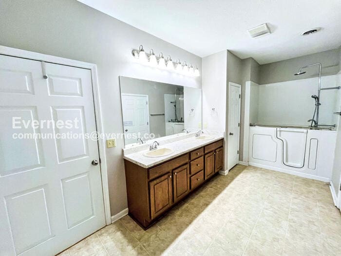 Building Photo - 1181 Henry Rd