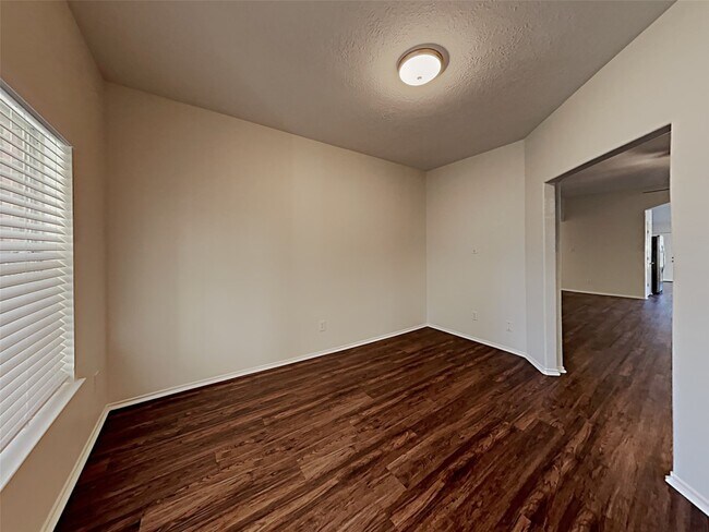 Building Photo - 20111 Niagara Fls Dr