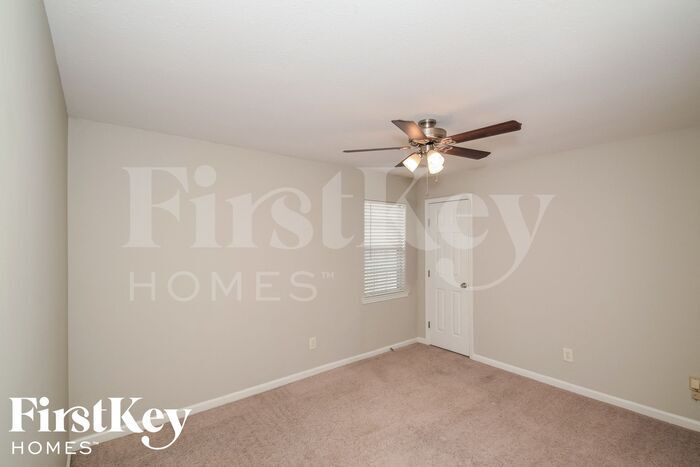 Building Photo - 4005 Cambridge Dr