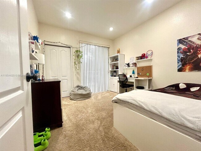 Building Photo - 1104 Shoma Dr