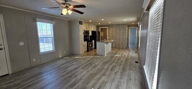 Building Photo - 25 Colony Dr