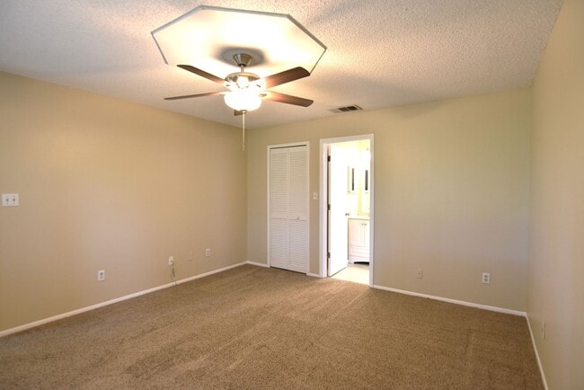 Building Photo - Water view 3/2 in Alafaya Woods. UPDATED k...