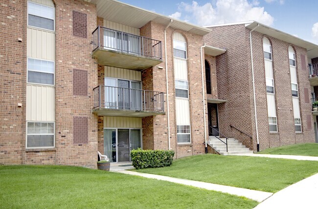Building Photo - Painters Mill Apartments