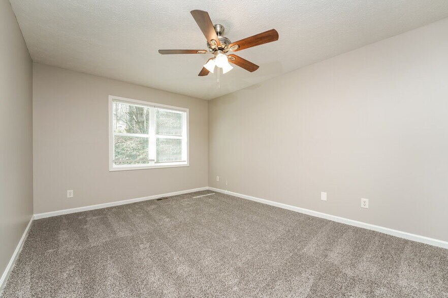 Building Photo - 2704 Laurel View Dr