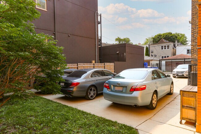 Building Photo - 2647 W Potomac Ave