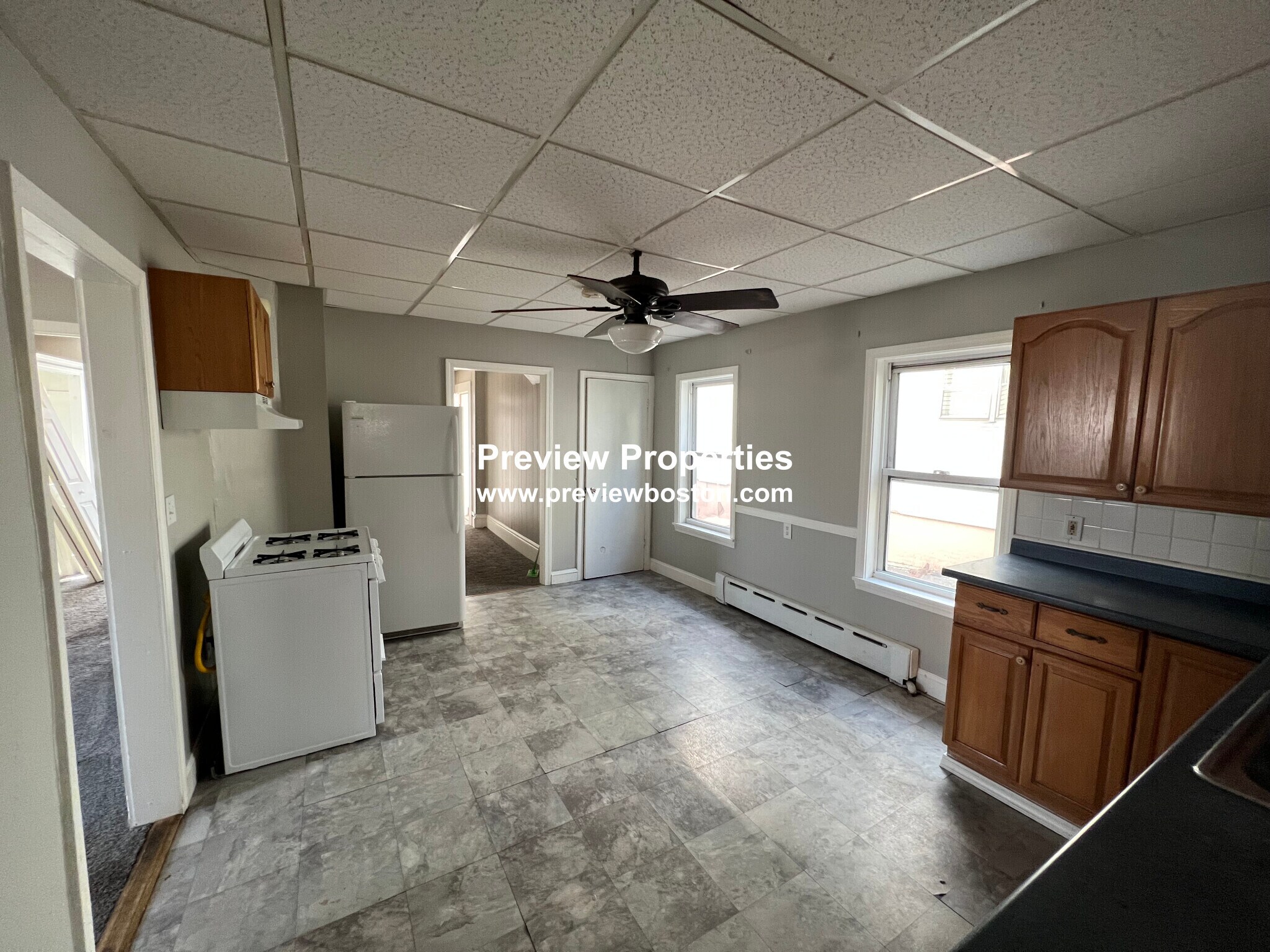 Building Photo - 696 Broadway