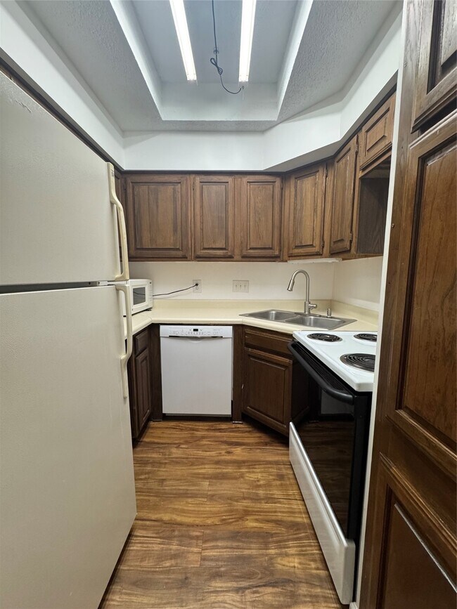 Building Photo - 921 Marine Dr