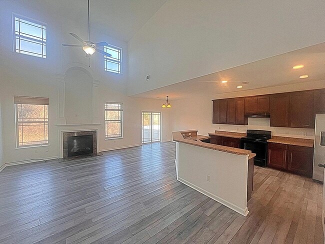 Building Photo - 301 Riverdale Rd