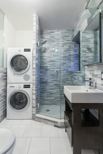 Building Photo - 1590 Lexington Ave