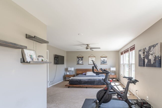 Building Photo - 472 Valentine Way