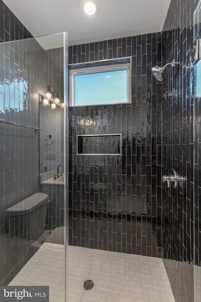 Building Photo - 710 N 16th St