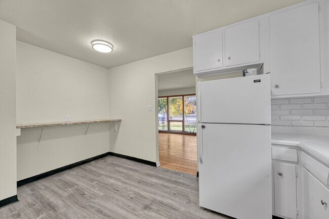 Building Photo - $2,595, 3-bed, 2-bath located in Denver.