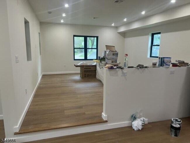 Building Photo - 212 Willow Grove St