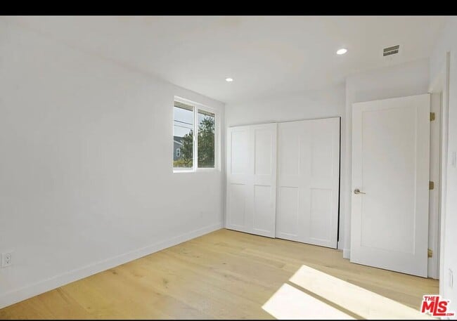 Building Photo - 7406 W 82nd St