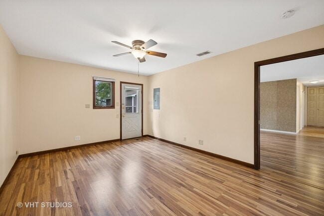 Building Photo - 985 Heartwood Ln