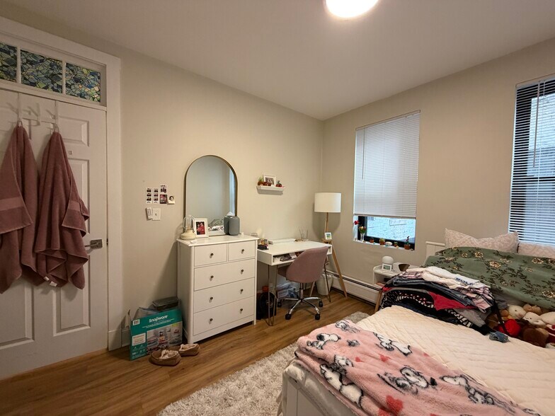 Building Photo - 16 Aberdeen St