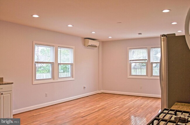 Building Photo - 1013 Crawford Dr