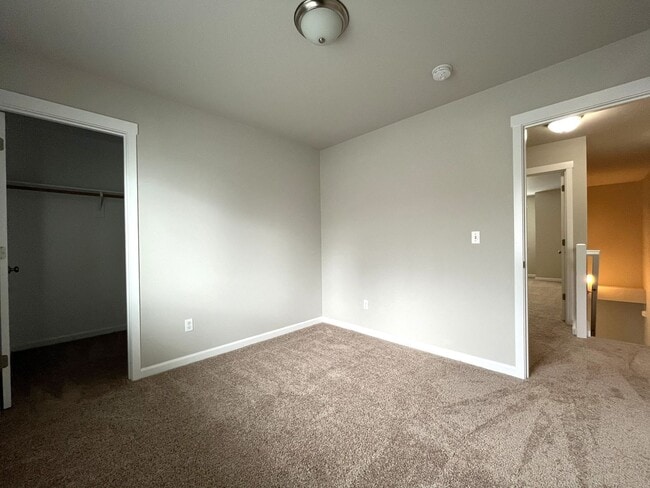 Building Photo - Well-Appointed 4BR/2.5BA Home with Spacious Living Areas & Modern Kitchen